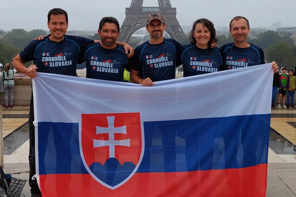 Slovenská cornhole reprezentácia pri Eiffelovej veži